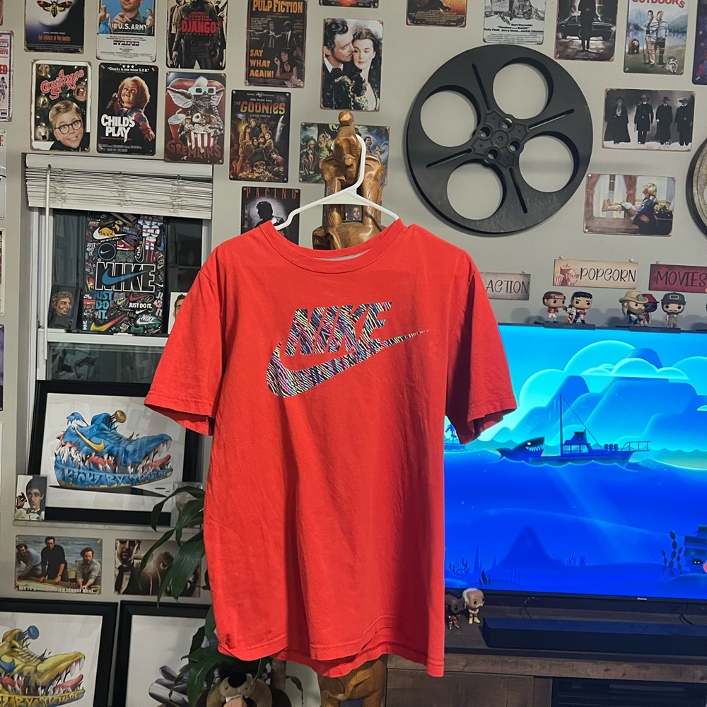 Men’s size large red Nike shirt